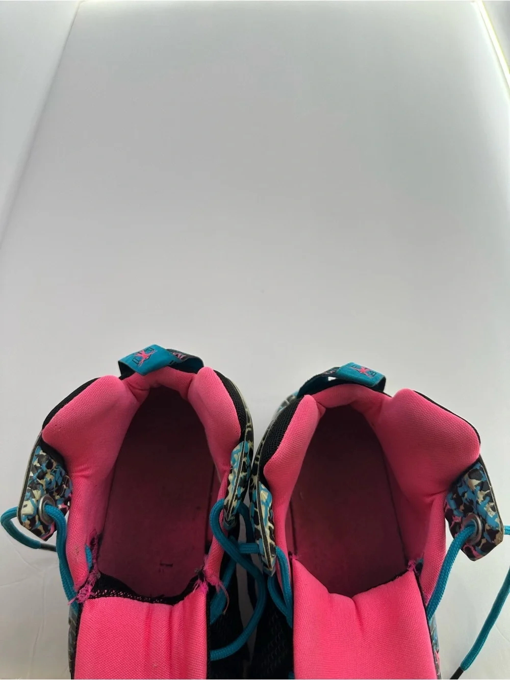 Nike LeBron XLL 12 23 Chromosome Kids Black and pink Sneakers Blue Laces Size 6Y